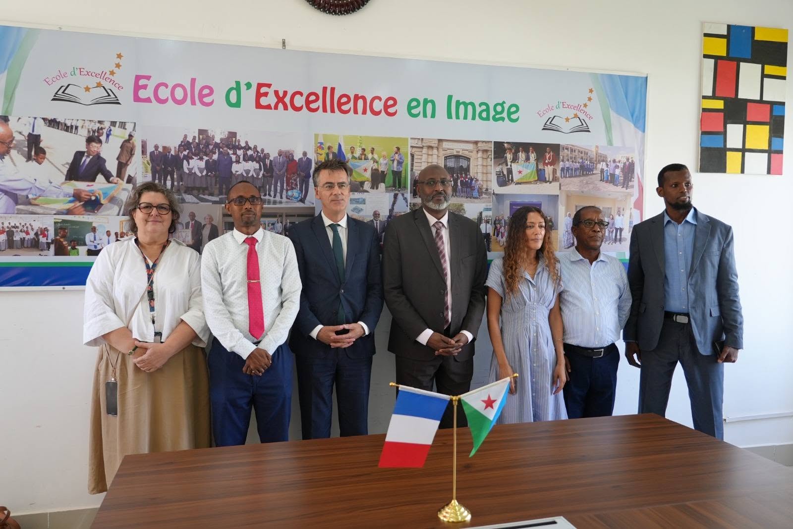 Visite conjointe du Ministre de l’Éducation et de l’Ambassadeur de France au Lycée d’Excellence.